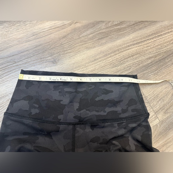 Lululemon Wunder Under Hi-Rise Tight *28"
Incognito Camo Multi Grey SZ 6 - Picture 8 of 8